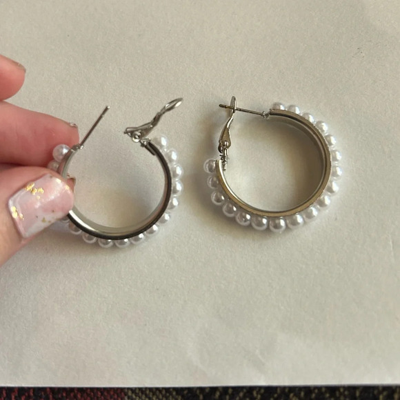 3/$20 Silver Tone White Faux-Pearl Beaded Hoop Clip Earrings 1" Pierced - Picture 3 of 4